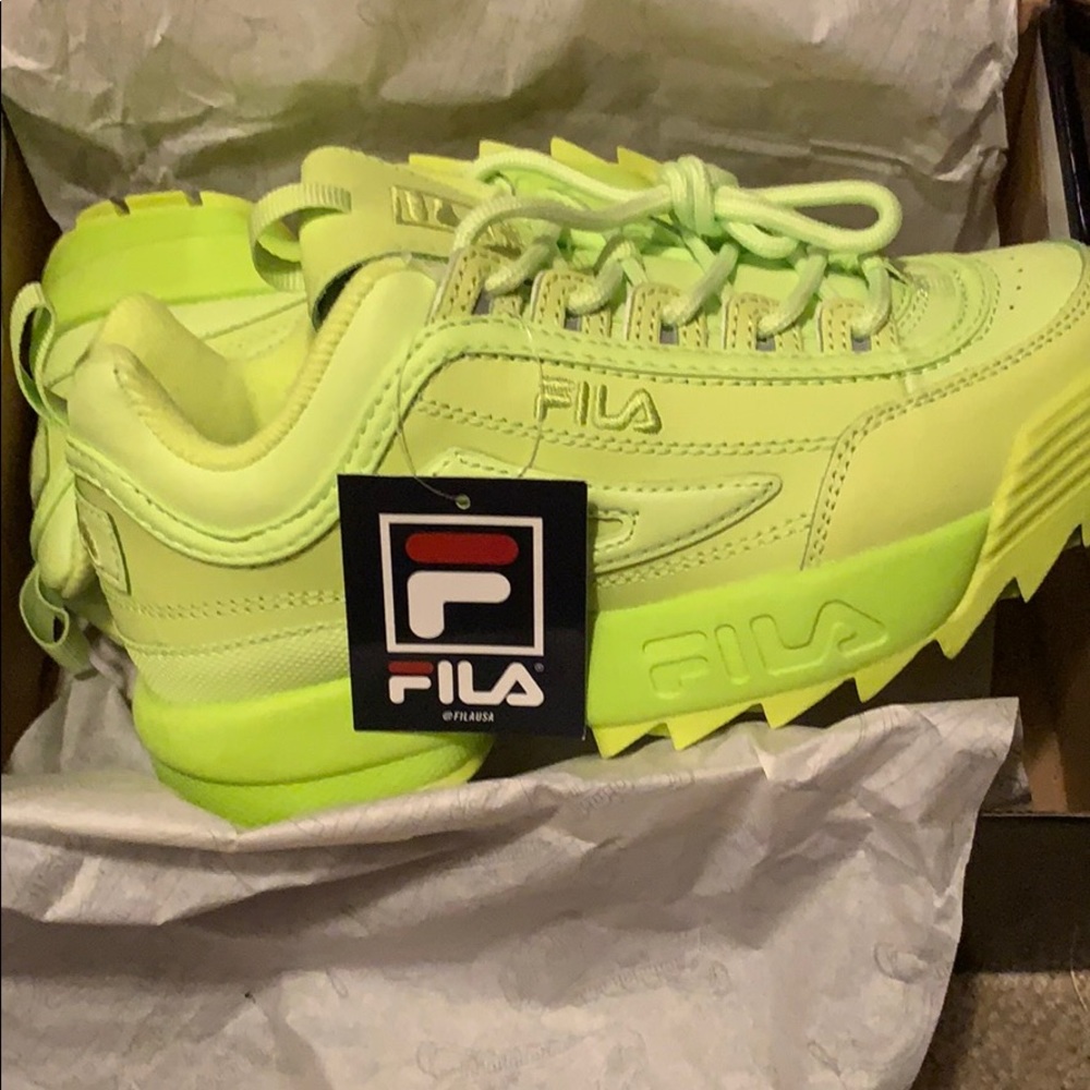 Women’s limited edition neon green fila sneakers 6